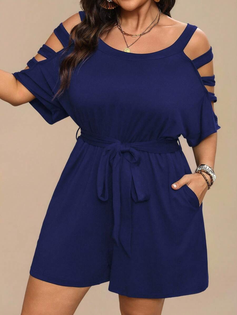 Combinaison short femme grande taille à épaules dénudées et taille ceinturée