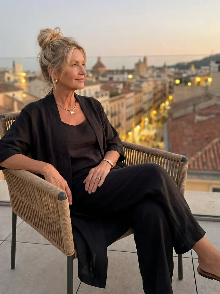 Ensemble femme trois pièces avec kimono fluide, top et pantalon ample
