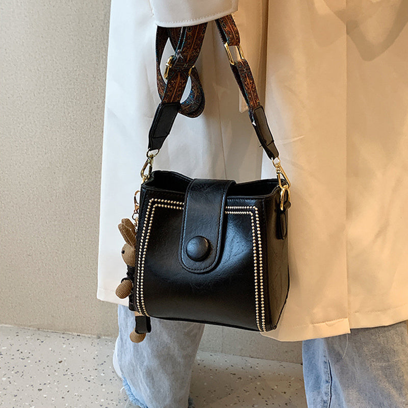 Petite sacoche femme carrée en PU souple – Style rétro et tendance au quotidien