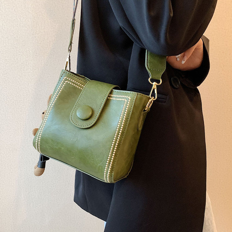 Petite sacoche femme carrée en PU souple – Style rétro et tendance au quotidien