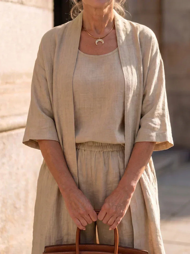 Ensemble femme trois pièces avec kimono fluide, top et pantalon ample