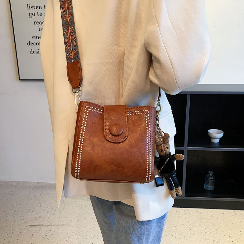 Petite sacoche femme carrée en PU souple – Style rétro et tendance au quotidien