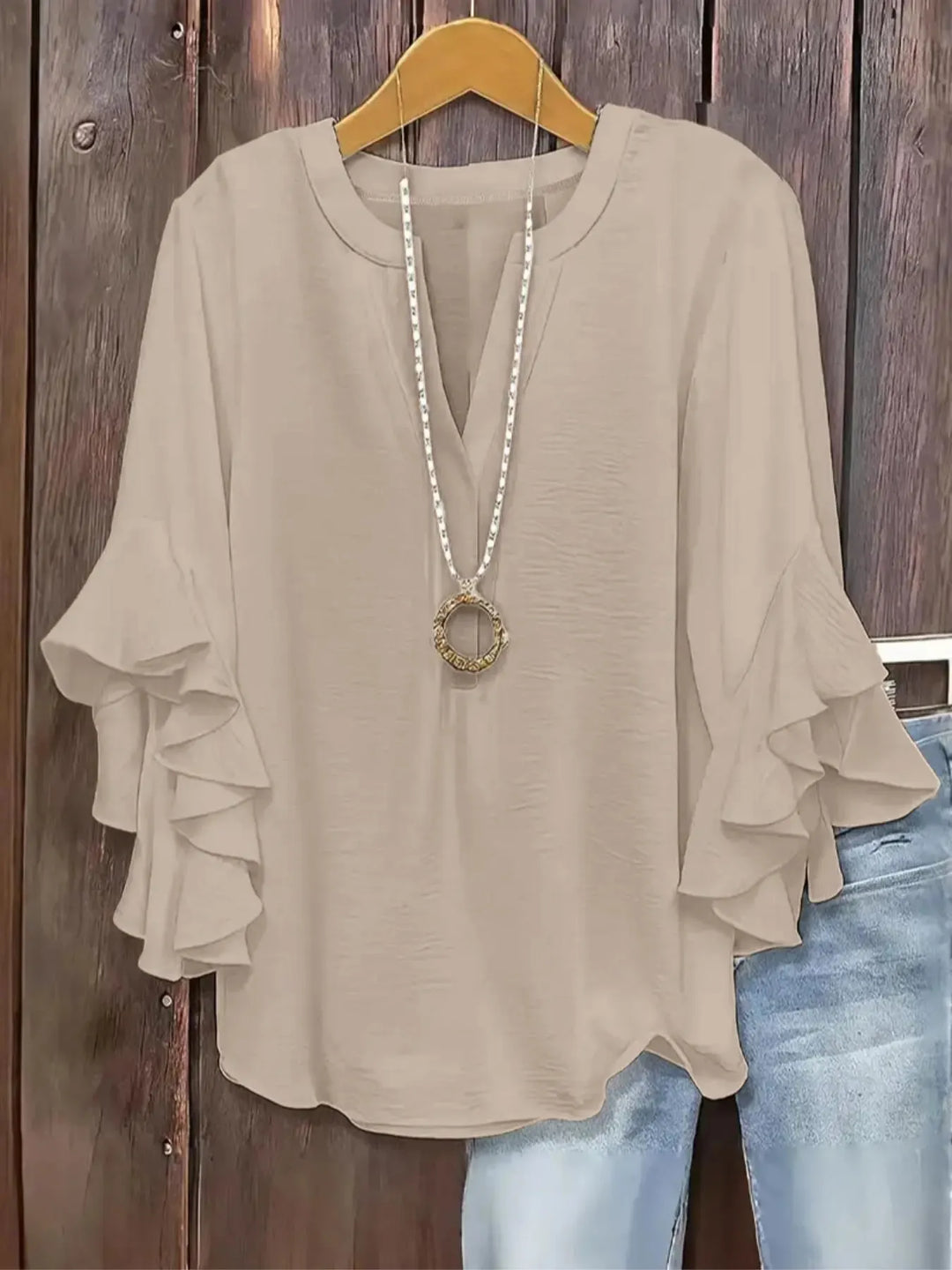 Blouse femme à manches volantées et col V élégant