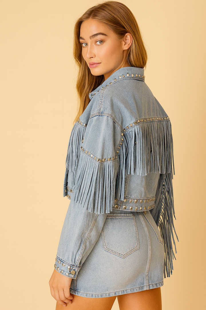 Veste denim femme à franges et clous – style bohème audacieux