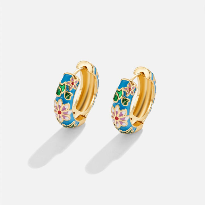 DELACROIX | BOUCLES D’OREILLES EN CERCLE DORÉ AVEC FLEUR