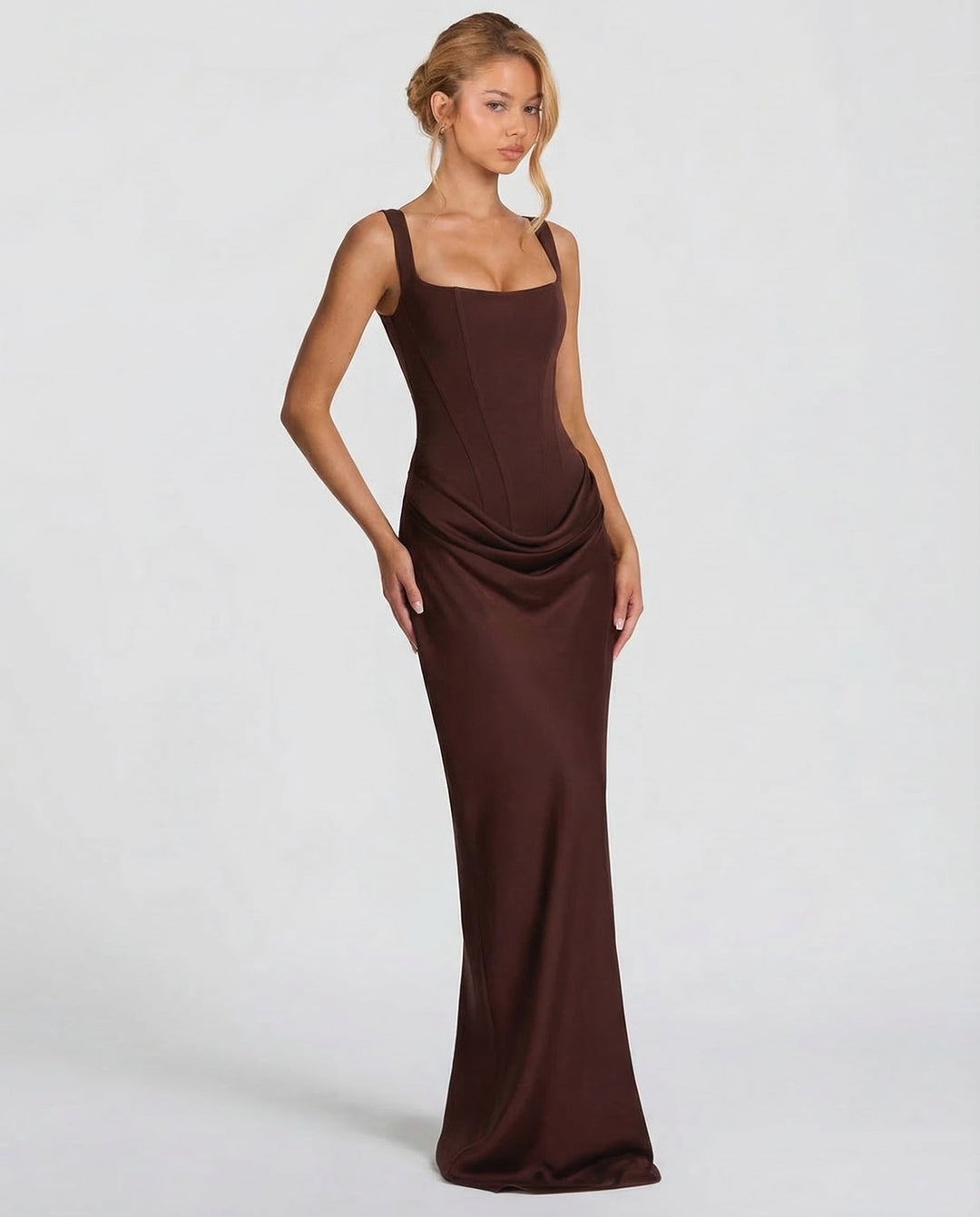 Robe Maxi Ajustée Satinée avec Effet Sablier Élégant