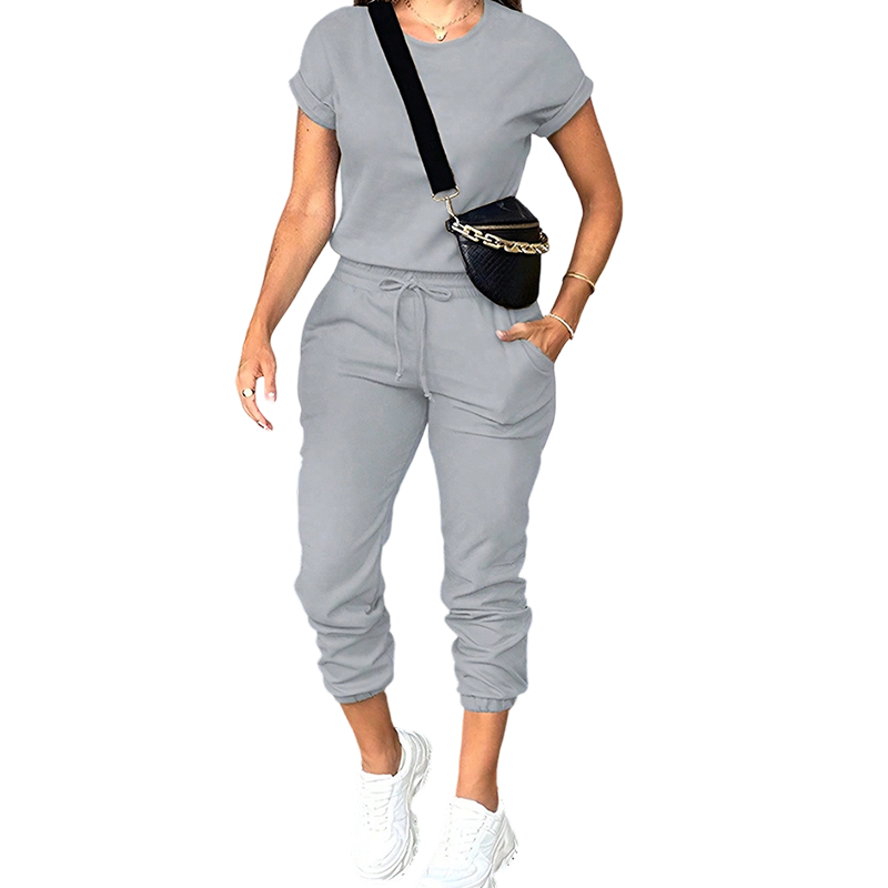 Ensemble femme décontracté avec t-shirt fluide et pantalon ajustable