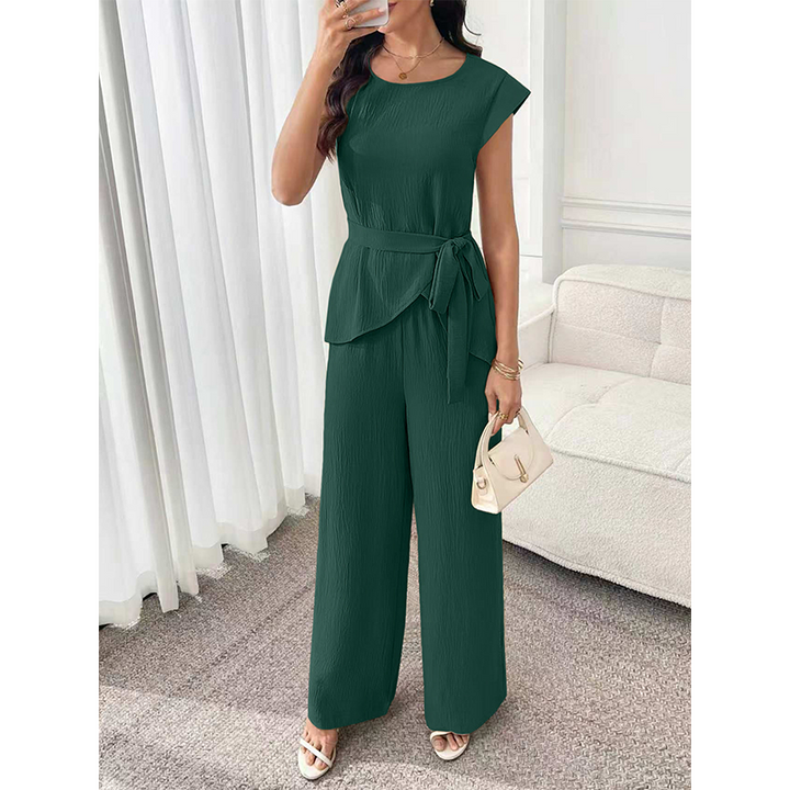 Ensemble femme chic avec haut ceinturé et pantalon large